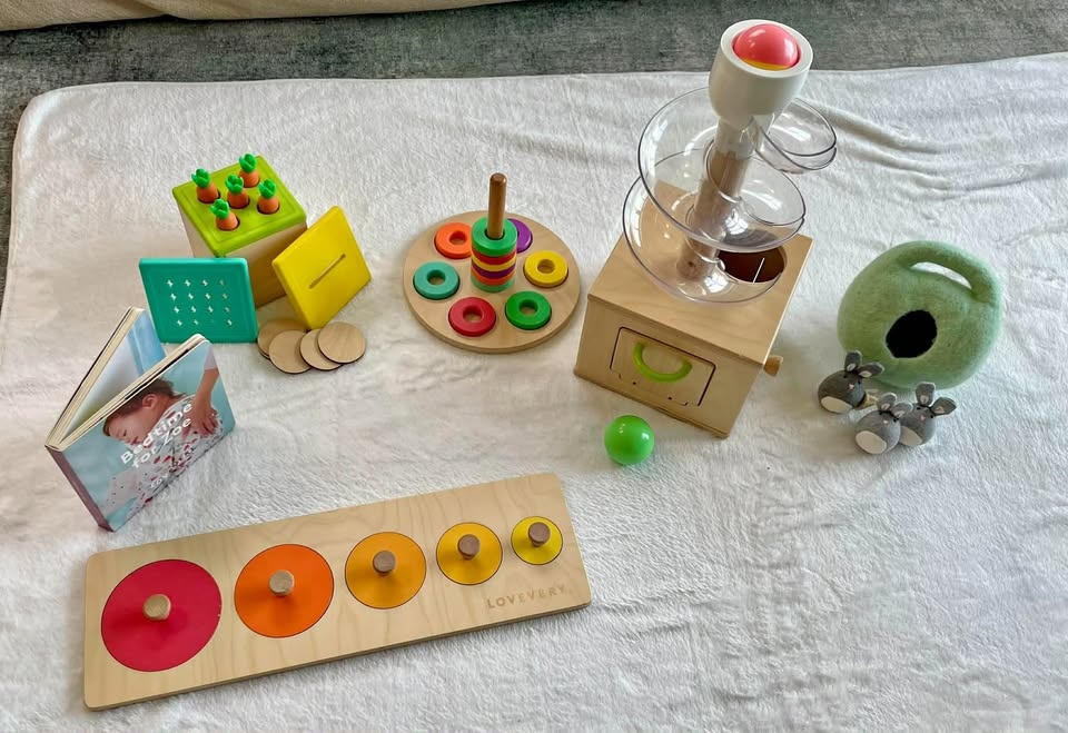 Lovevery The Babbler Play Kit Months 13-15