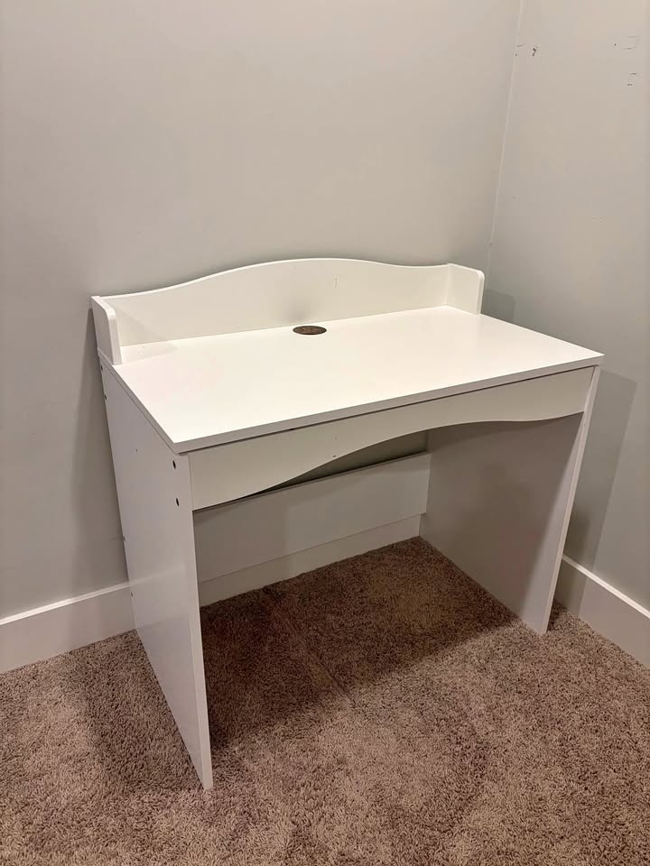 Ikea SMÅGÖRA White Desk