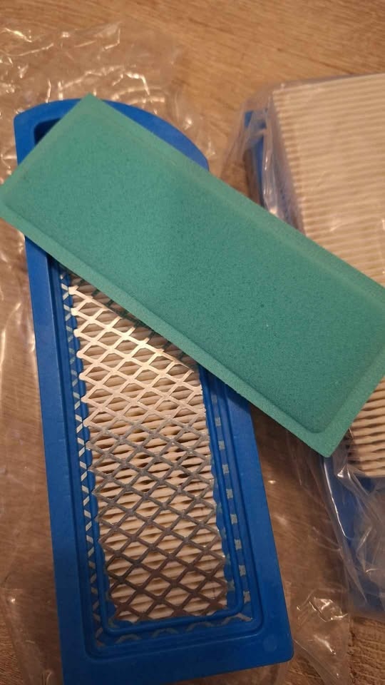 3 John Deere L1100 Air Filters - photo 2