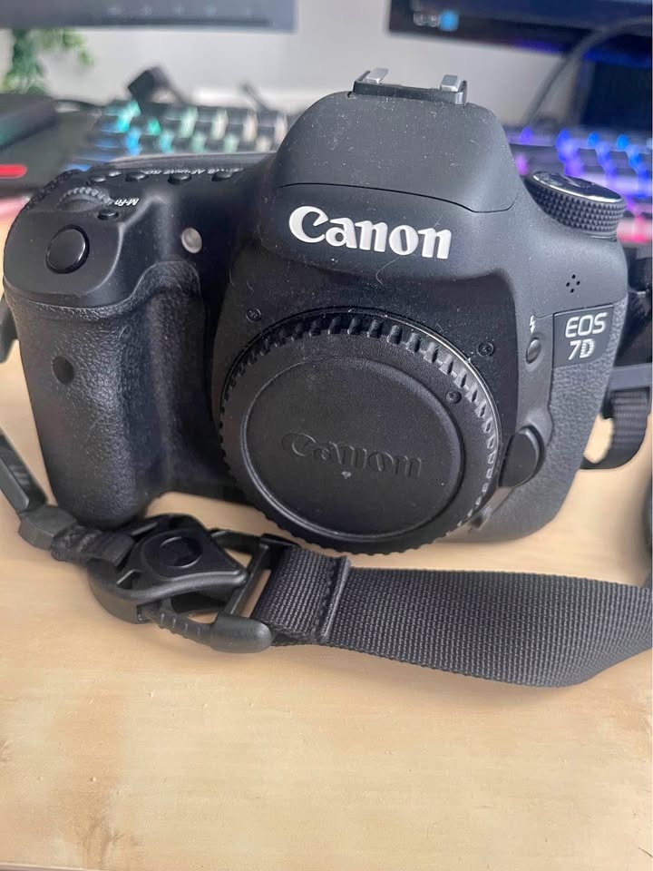 Canon EOS 7D - quick sale!