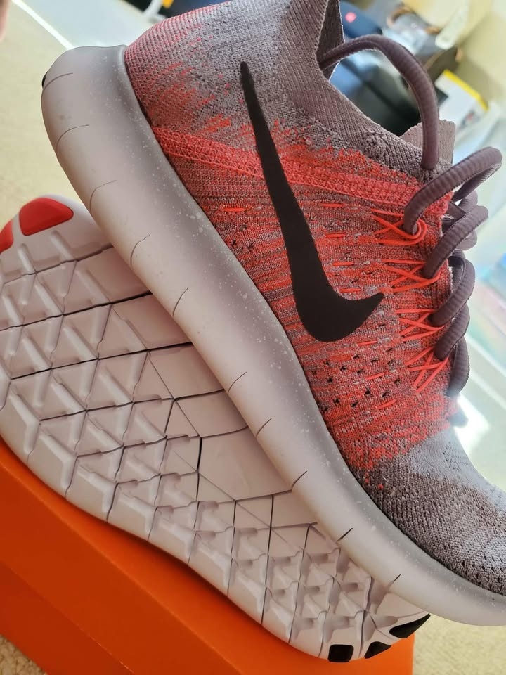Nike Free Run Flyknit 9.5 BNIB
