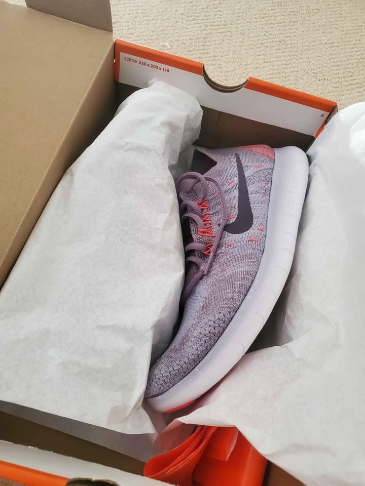 Nike Free Run Flyknit 9.5 BNIB - photo 2