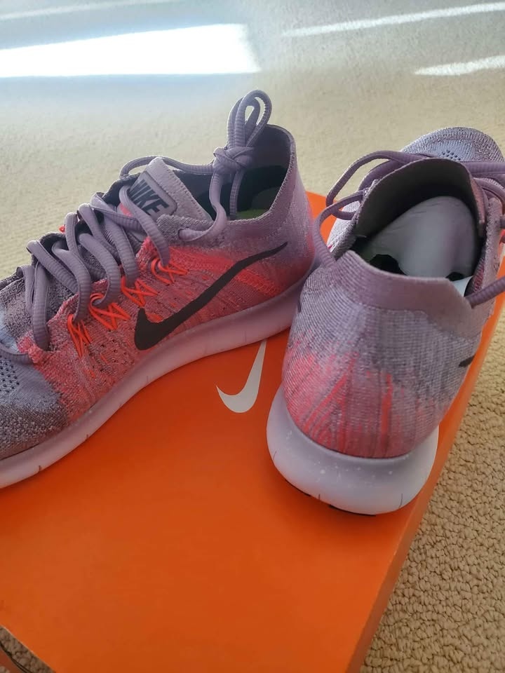 Nike Free Run Flyknit 9.5 BNIB - photo 4