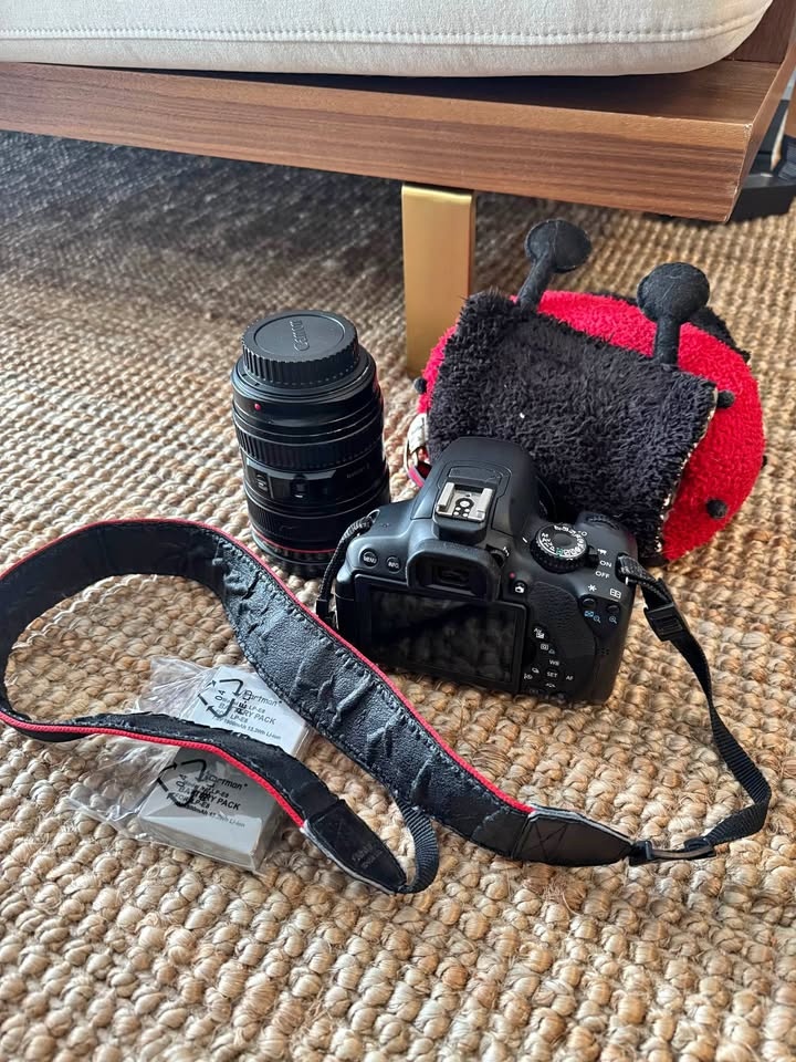 Canon EOS 650D DSLR Camera Kit w/ 2 Lenses