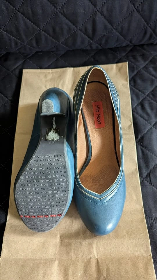 Miss Mooz Retro Pumps, Blue Leather, Size 6.5 (Barely worn) - photo 3