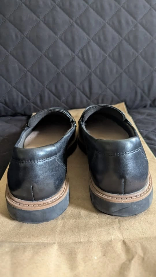 Clark's Loafer, Black Leather, Size 6 (Barely worn) - photo 2