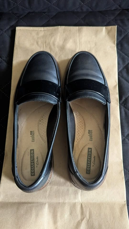 Clark's Loafer, Black Leather, Size 6 (Barely worn) - photo 3