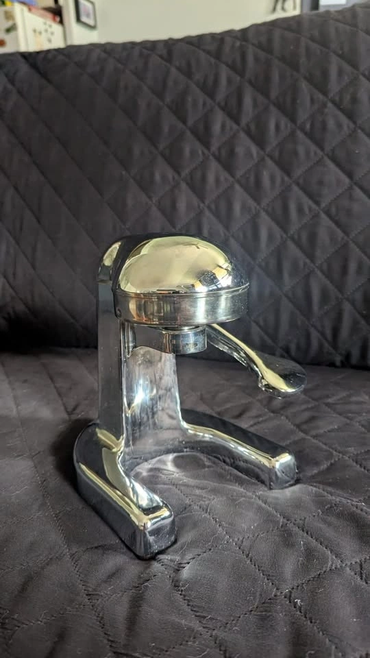 Vintage Chrome-plated Stainless Steel Countertop Citrus Juicer - photo 2