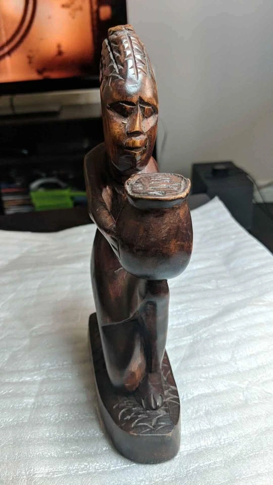 African wooden female sculpture - photo 4