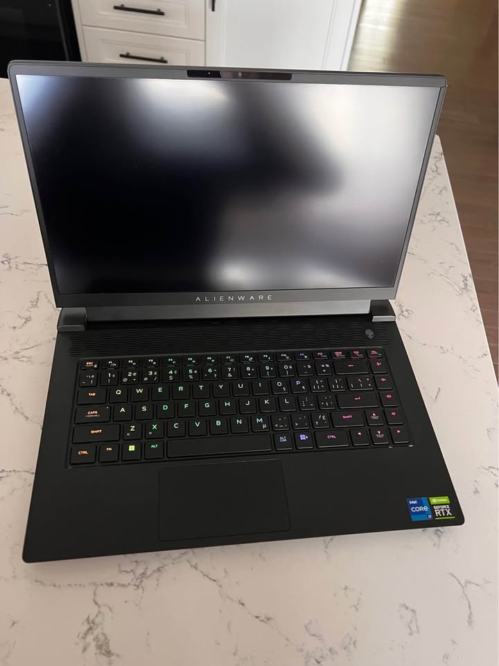 Alienware M15 R7 Gaming Laptop - photo 2