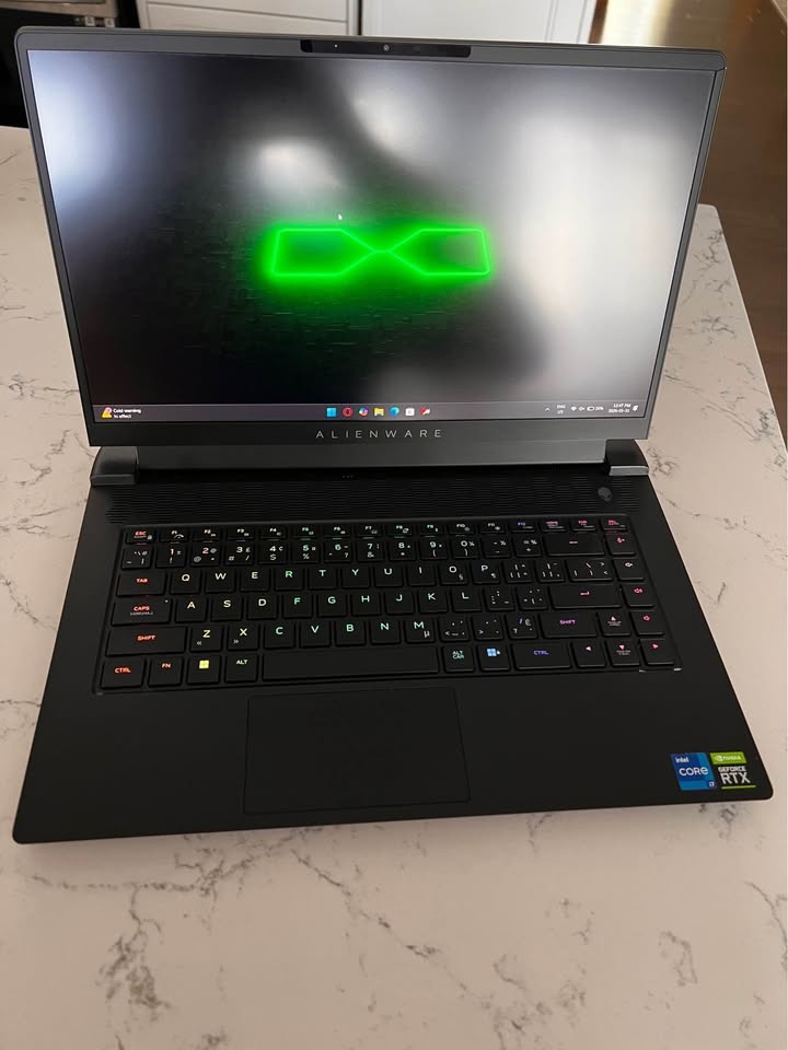 Alienware M15 R7 Gaming Laptop - photo 3