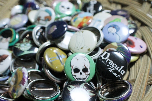 Various Video Game, Anime & Cartoon Character Pins - photo 2