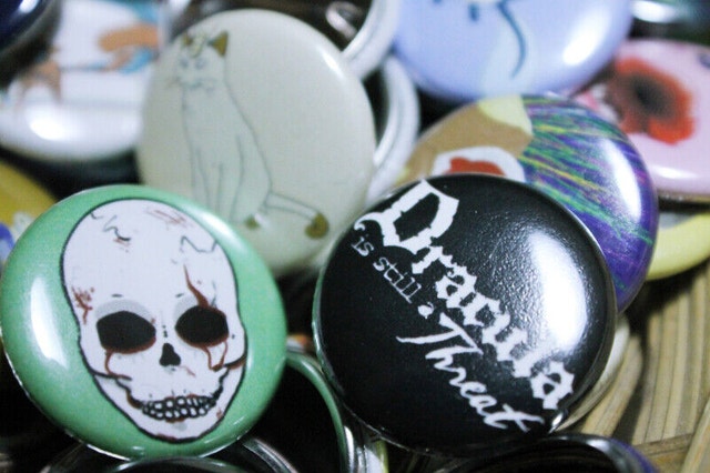 30 Pins / Buttons for $25 - photo 3