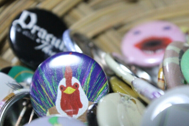 30 Pins / Buttons for $25 - photo 5