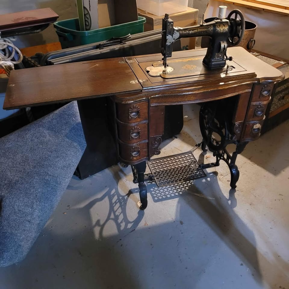 White Rotary Sewing Machine and Table - photo 3