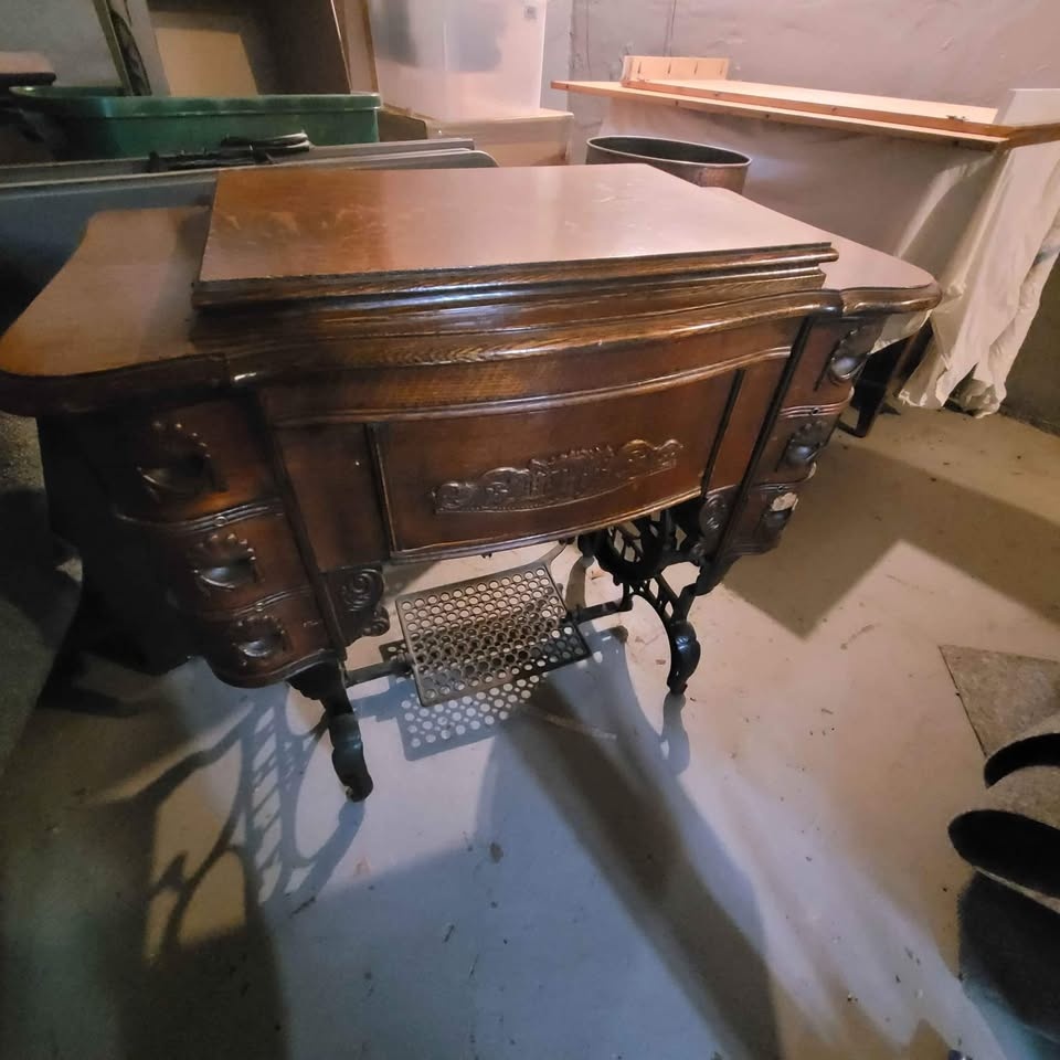 White Rotary Sewing Machine and Table - photo 5