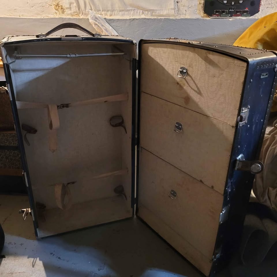 Vintage Steamer Wardrobe Trunk - photo 3