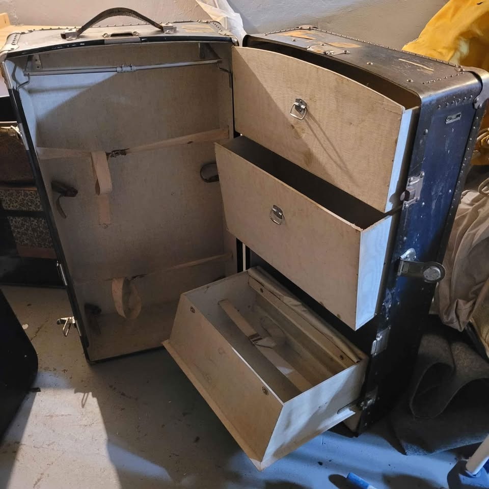 Vintage Steamer Wardrobe Trunk - photo 4