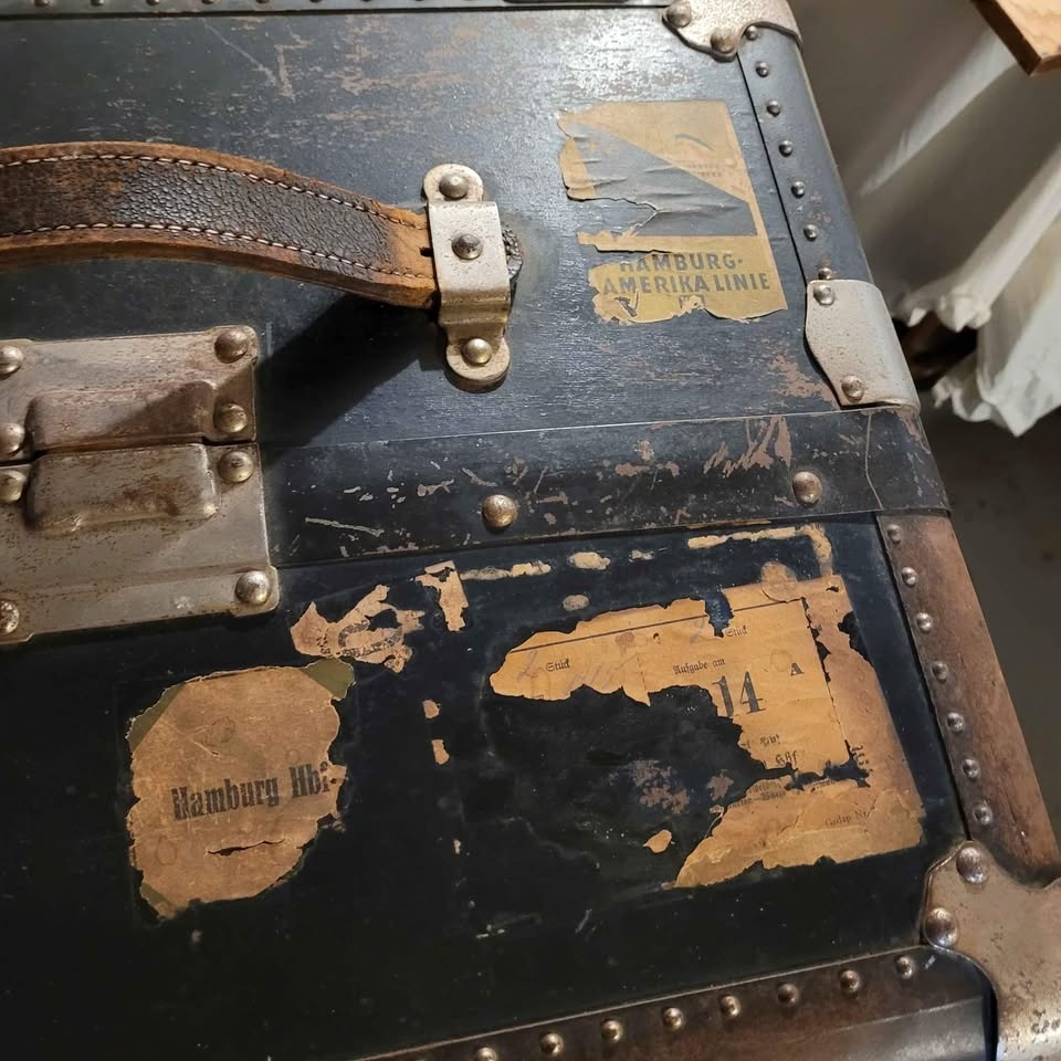 Vintage Steamer Wardrobe Trunk - photo 5