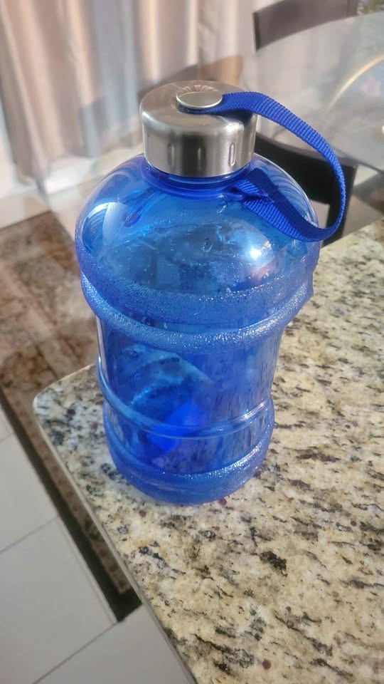 🏆MANNA Half Gallon Water Bottle 2.2L Blue