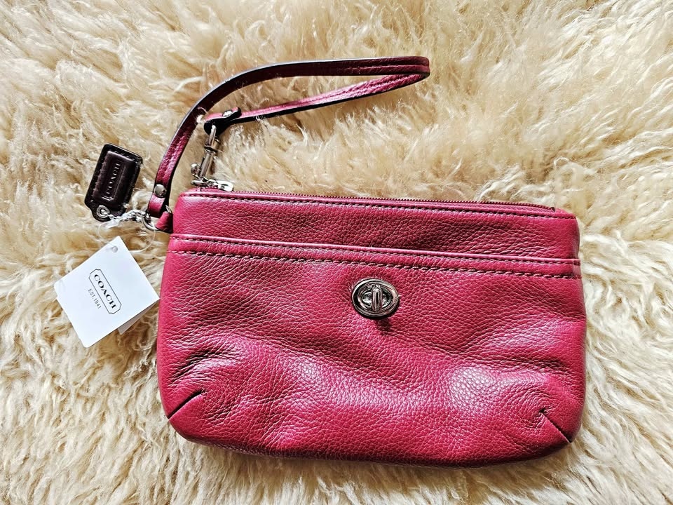 New Coach Park Leather Medium Wristlet Clutch Bag Black Cherry