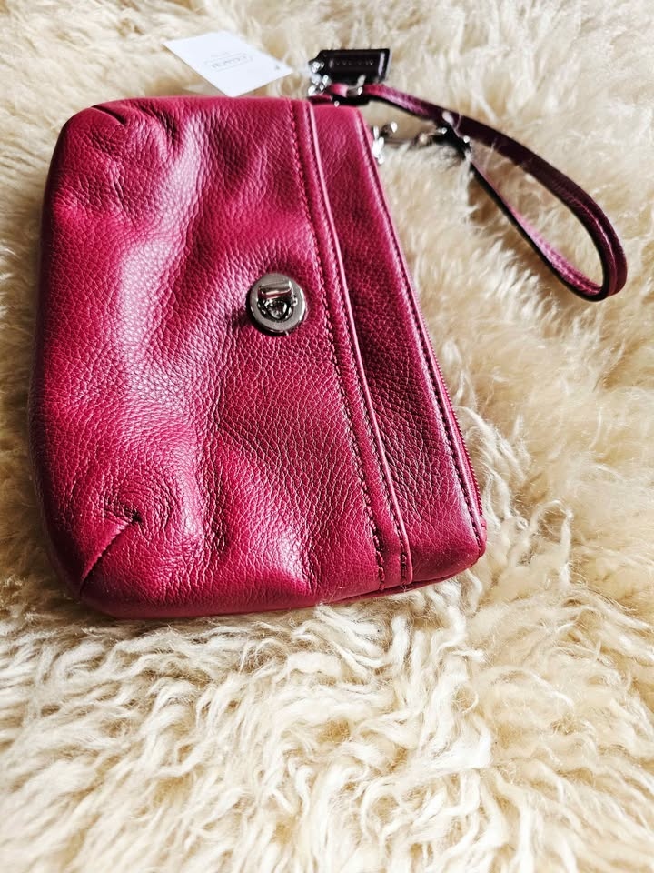 New Coach Park Leather Medium Wristlet Clutch Bag Black Cherry - photo 3