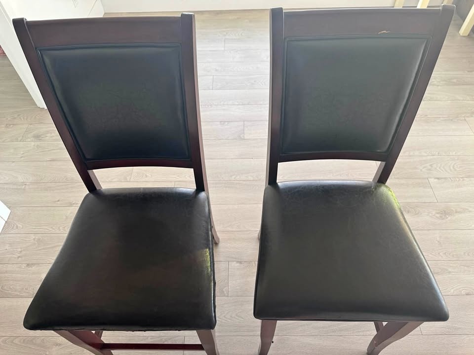 Set of 2 Wooden Bar Stools with Padded Seats