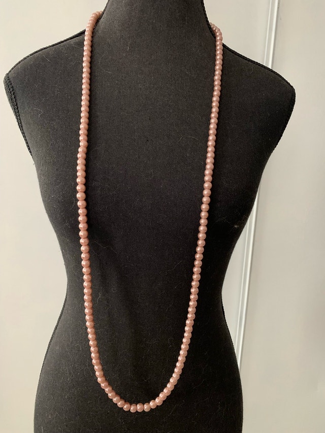 Elegant pink coral beaded necklace - photo 2