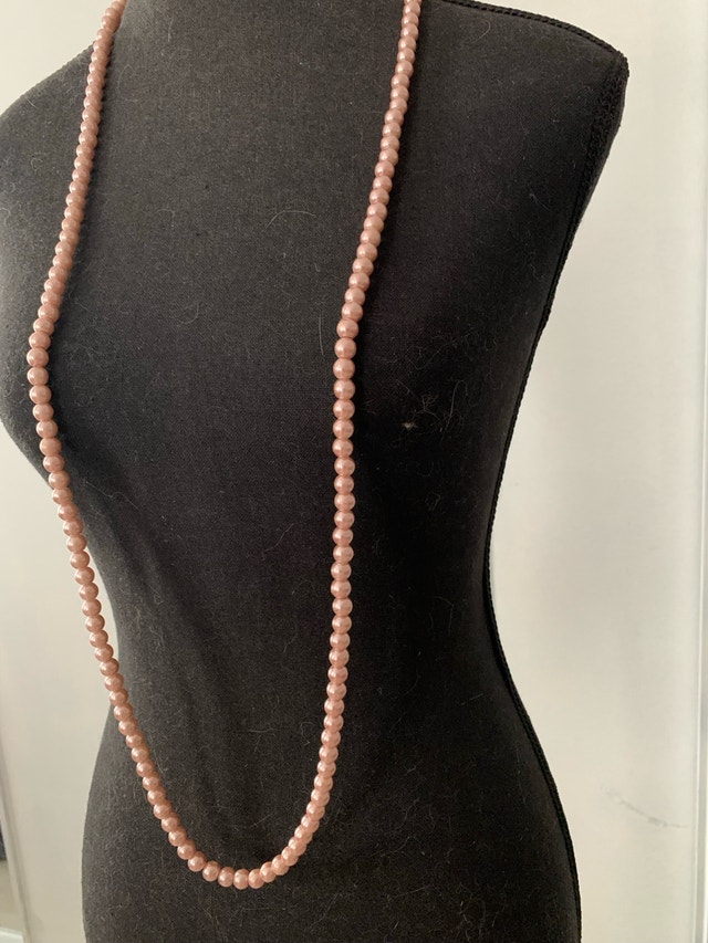 Elegant pink coral beaded necklace - photo 3