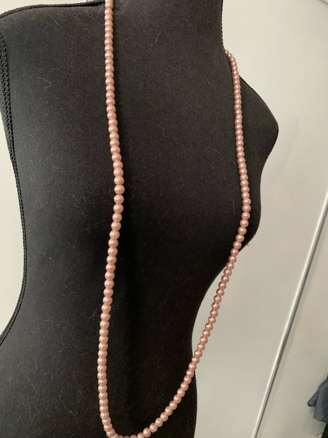 Elegant pink coral beaded necklace - photo 4