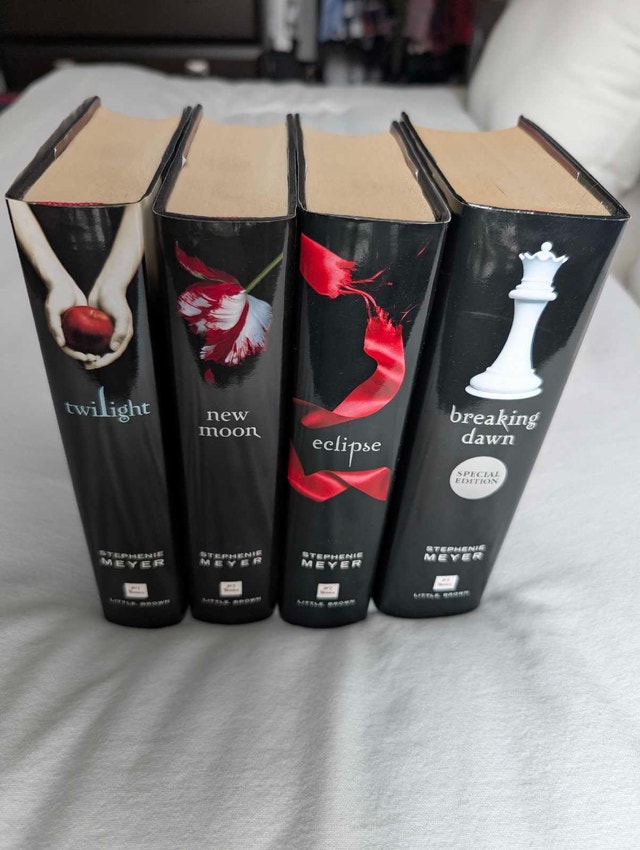 Twilight Saga Hardcover Set Mint Condition Special Edition DVD - photo 2