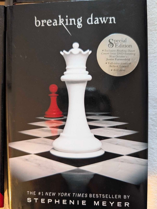 Twilight Saga Hardcover Set Mint Condition Special Edition DVD - photo 3