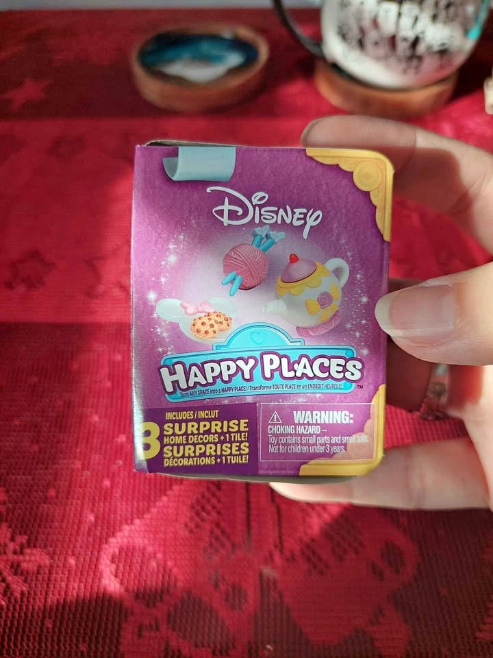 🏆 Disney Happy Places Blind Boxes - New (missing shrink wrap)