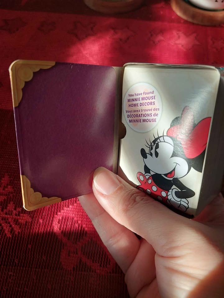 🏆 Disney Happy Places Blind Boxes - New (missing shrink wrap) - photo 3