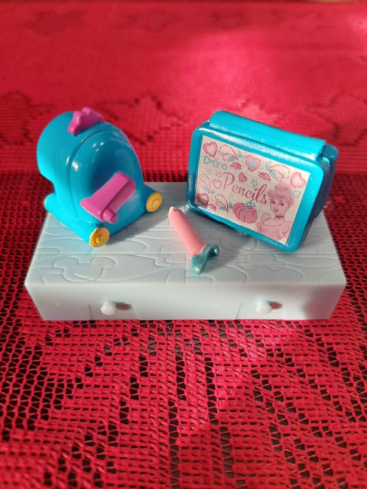 🏆 Disney Happy Places Blind Boxes - Cinderella School Supplies
