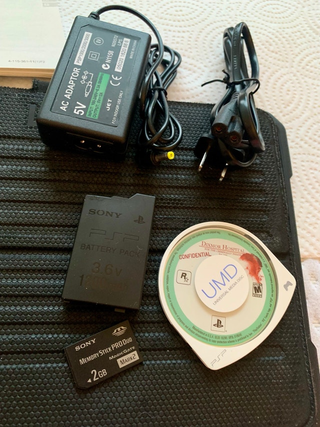 Sony PSP 3001 w/ Manhunt 2 - Gently Used - photo 2