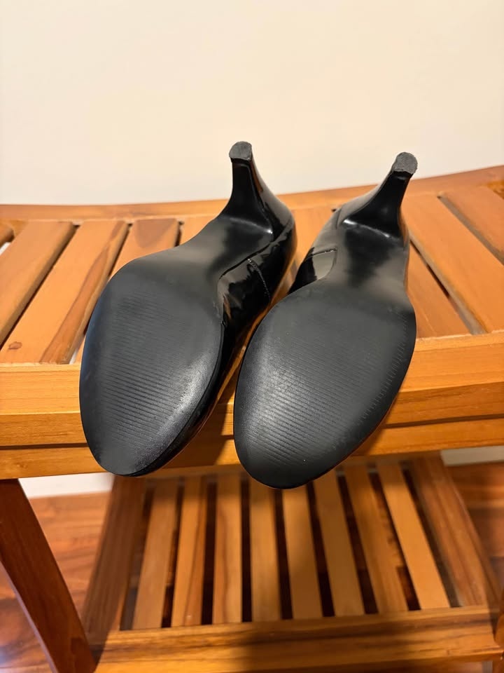 Black patent pumps size 5 - photo 3