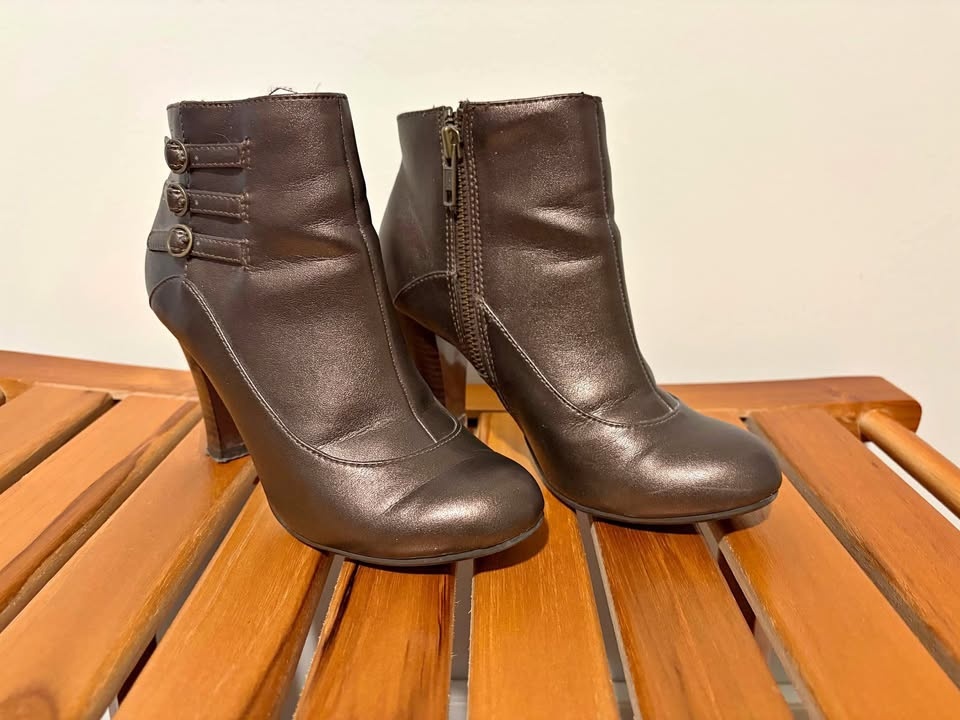 Predictions Bronze Ankle Boots Size 5 with Buckles and Zipper
