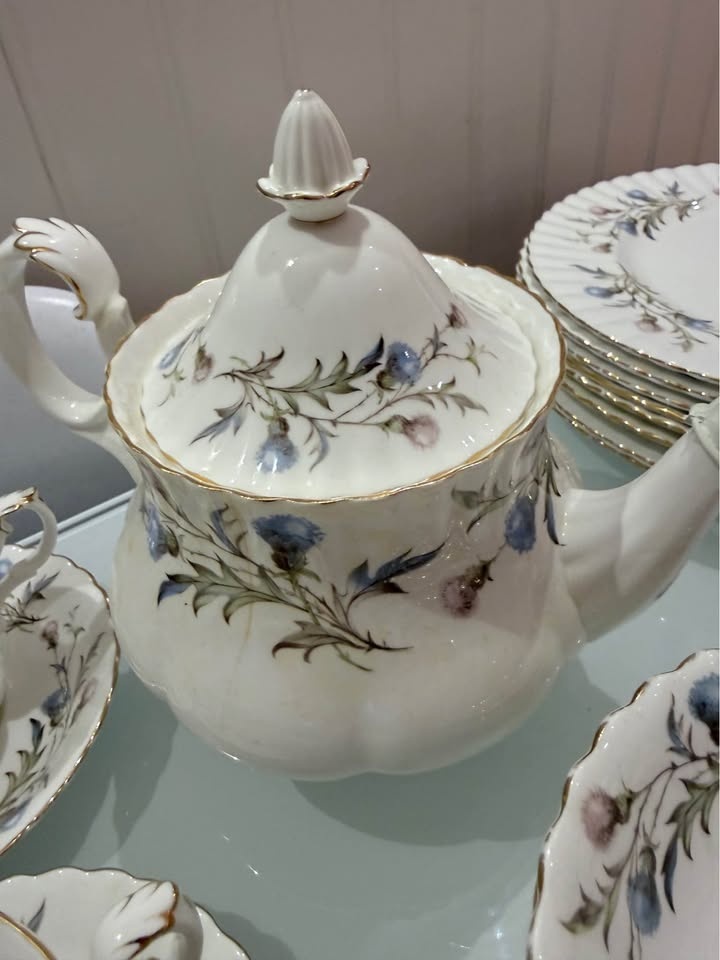 Antique 1960s Royal Albert Brigadoon 72 Pc Dinnerware Set - photo 3