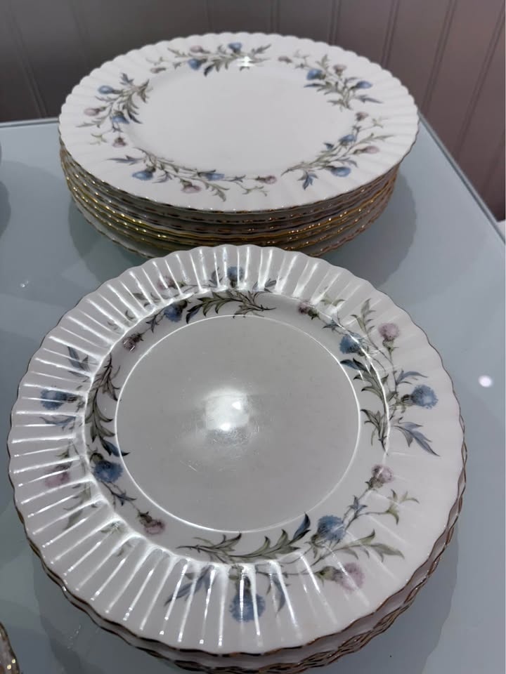 Antique 1960s Royal Albert Brigadoon 72 Pc Dinnerware Set - photo 5