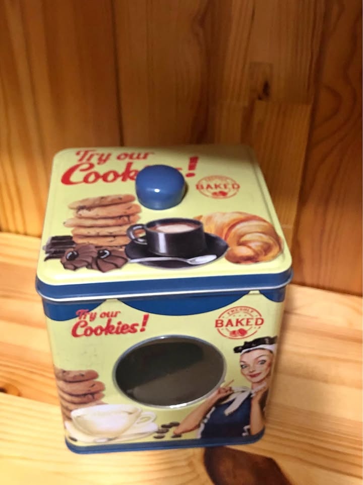 Vintage Cookie Tin 🏆