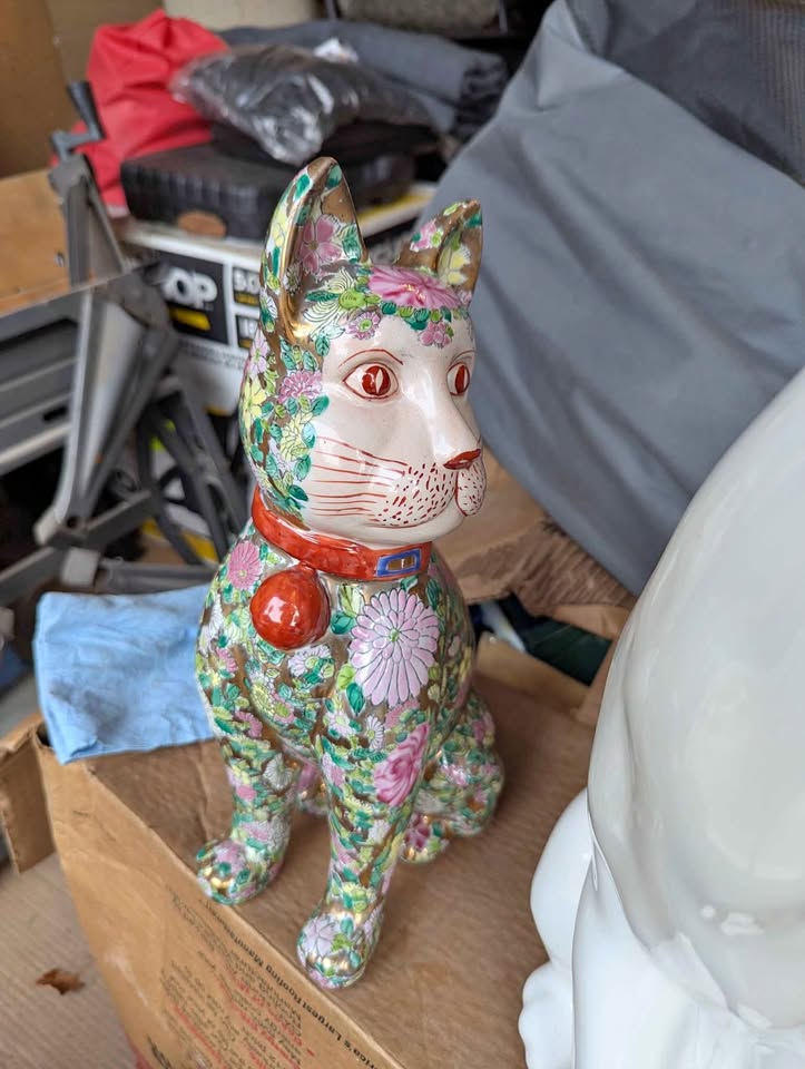 Decorative cat
