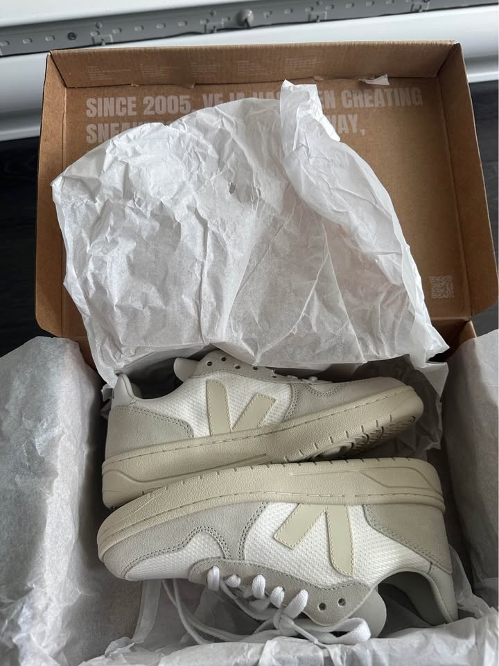 Veja V-10 B-Mesh Sneakers - photo 2