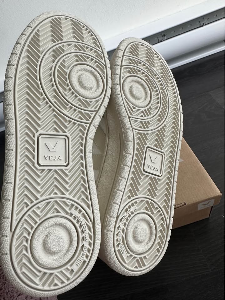 Veja V-10 B-Mesh Sneakers - photo 4