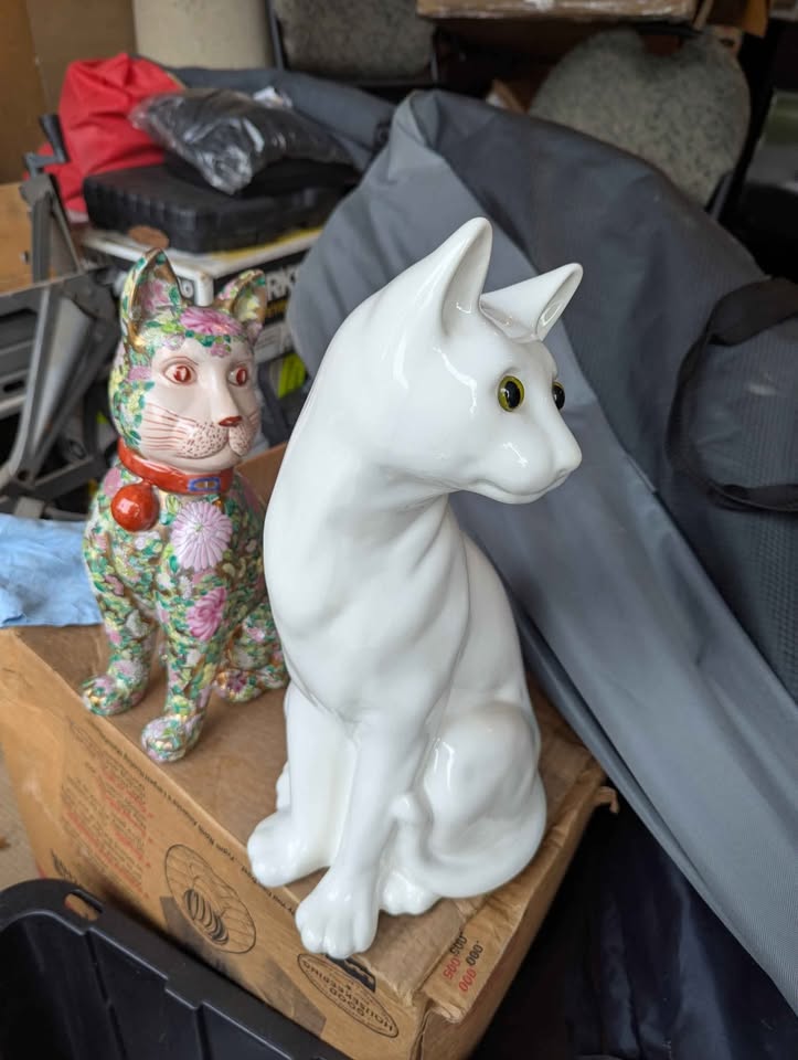 Porcelain white Cat - photo 2