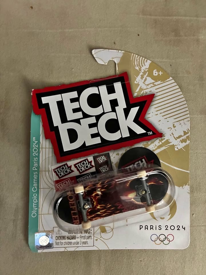 Tech Deck Paris 2024 Hoefler Mini Skateboard Fingerboard