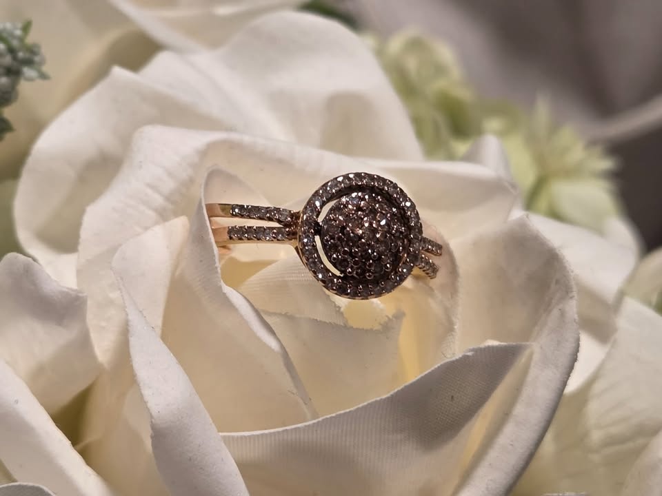 LAST 24hrs ONLY!! $450 OBO!! 0.49k Clear & Champagne Diamonds - photo 2