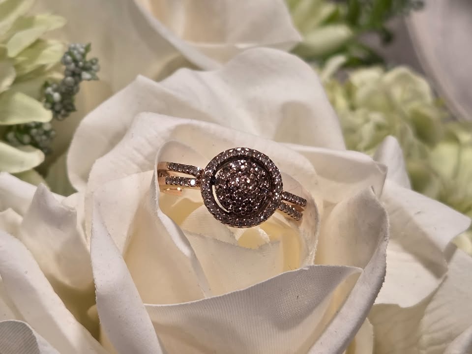 LAST 24hrs ONLY!! $450 OBO!! 0.49k Clear & Champagne Diamonds - photo 3