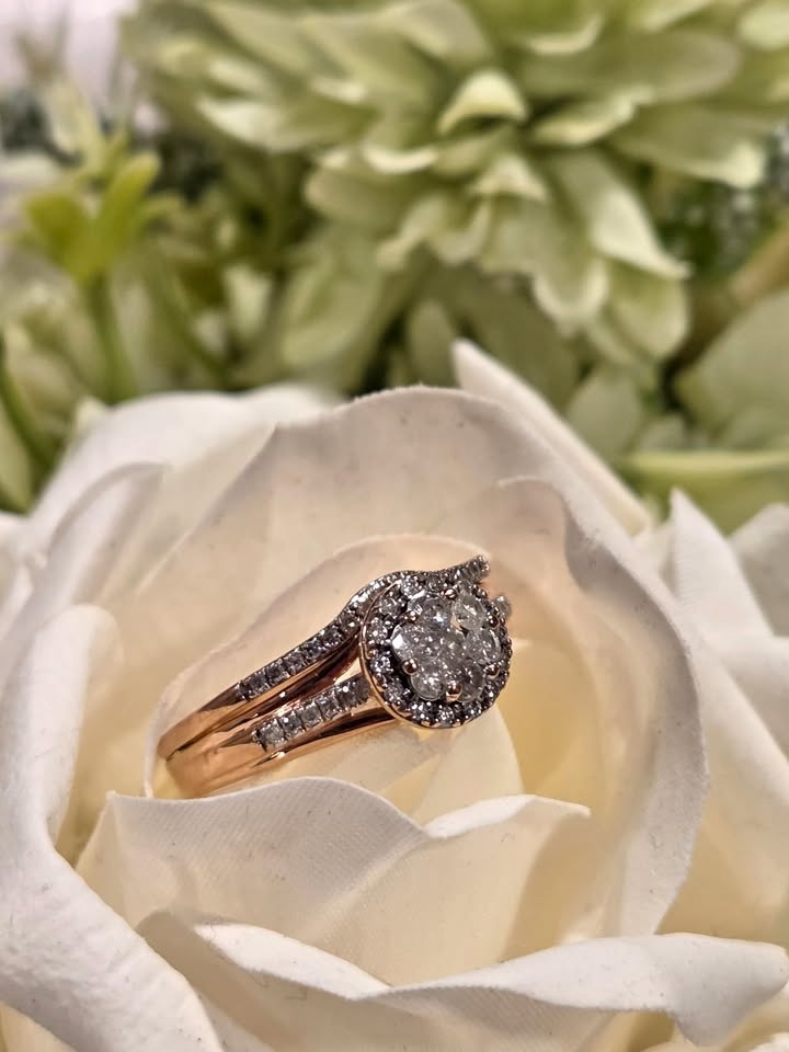 ONLY 24HRS LEFT!! $650 OBO!!! 10K Rose Gold Diamond Bridal Set