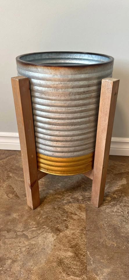 Plant pot 16.5in tall